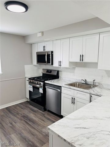 21045 Southbend Circle 9, Rocky River, OH 44116