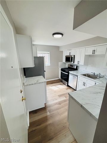 21045 Southbend Circle 9, Rocky River, OH 44116