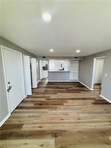 21045 Southbend Circle 9, Rocky River, OH 44116