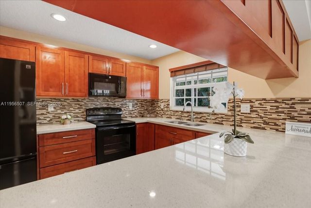 11230 SW 59th Pl, Cooper City, FL 33330