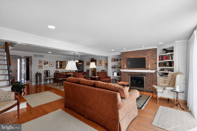 8 S CLOSE, Moorestown, NJ 08057