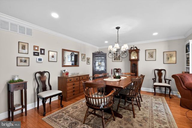 8 S CLOSE, Moorestown, NJ 08057