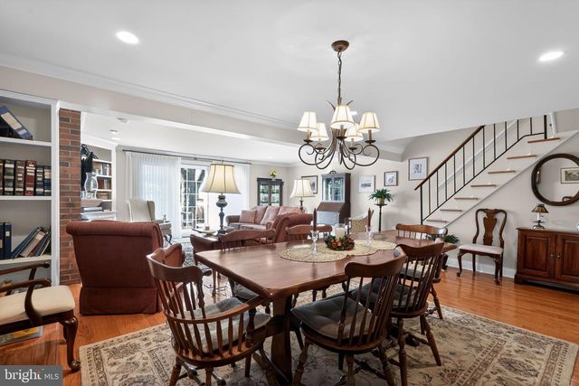 8 S CLOSE, Moorestown, NJ 08057