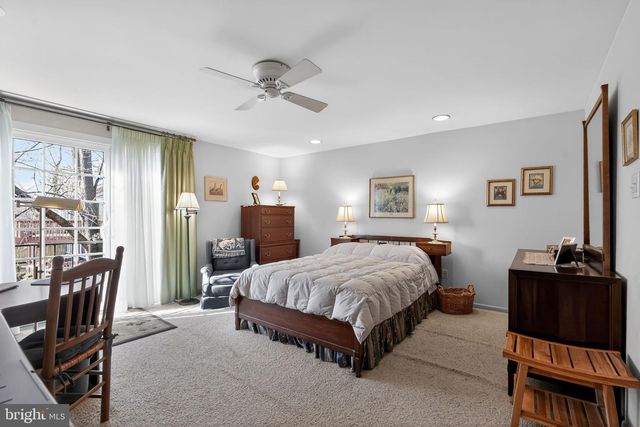 8 S CLOSE, Moorestown, NJ 08057