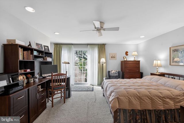 8 S CLOSE, Moorestown, NJ 08057