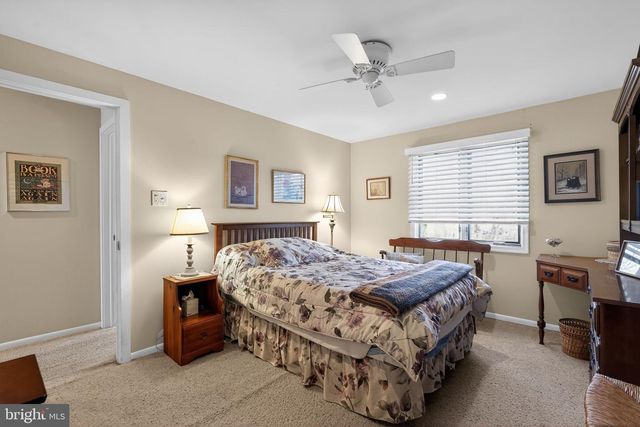 8 S CLOSE, Moorestown, NJ 08057