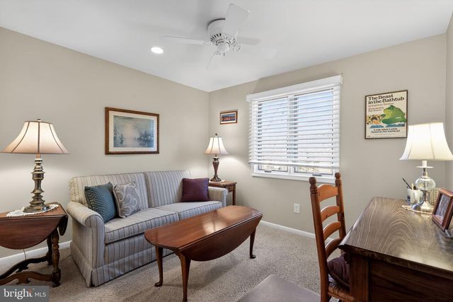 8 S CLOSE, Moorestown, NJ 08057