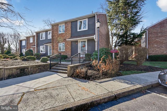 8 S CLOSE, Moorestown, NJ 08057