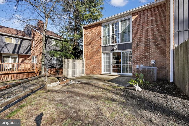 8 S CLOSE, Moorestown, NJ 08057