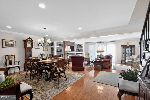 8 S CLOSE, Moorestown, NJ 08057