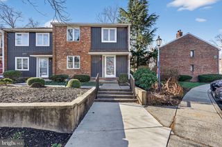 8 S CLOSE, Moorestown, NJ 08057