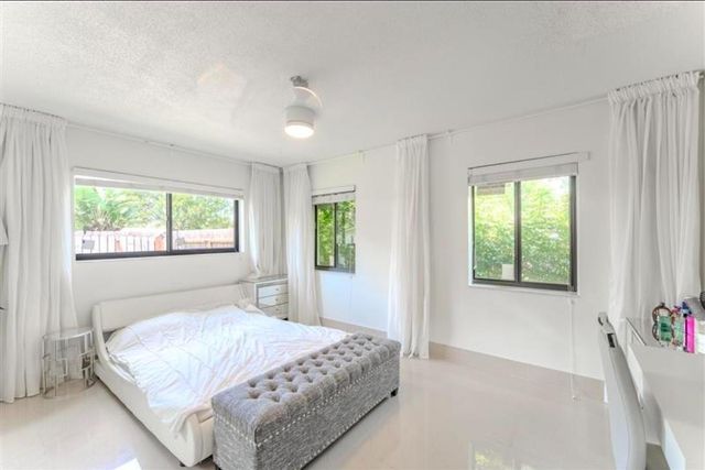 7520 NW 8th Court, Plantation, FL 33317