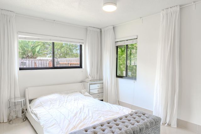 7520 NW 8th Court, Plantation, FL 33317