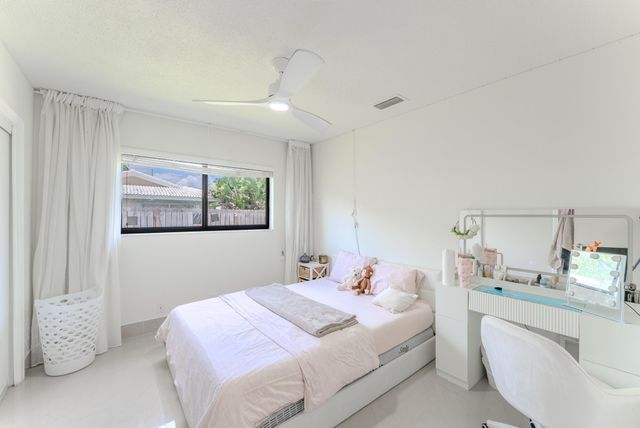 7520 NW 8th Court, Plantation, FL 33317