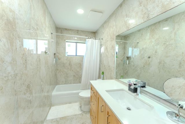 7520 NW 8th Court, Plantation, FL 33317