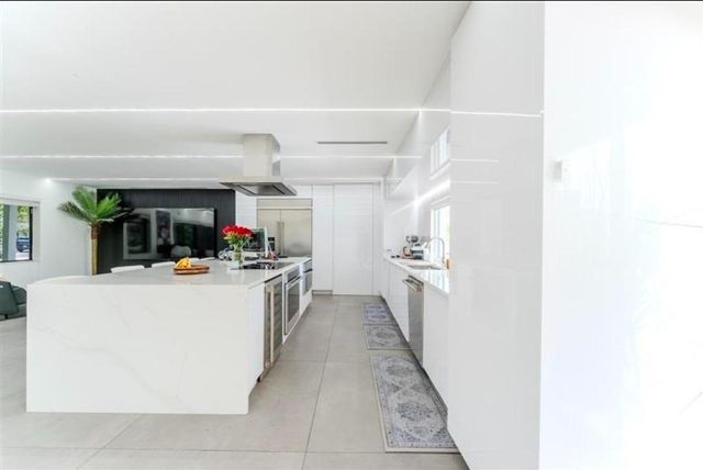 7520 NW 8th Court, Plantation, FL 33317