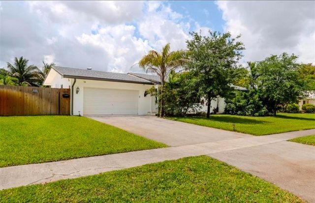 7520 NW 8th Court, Plantation, FL 33317