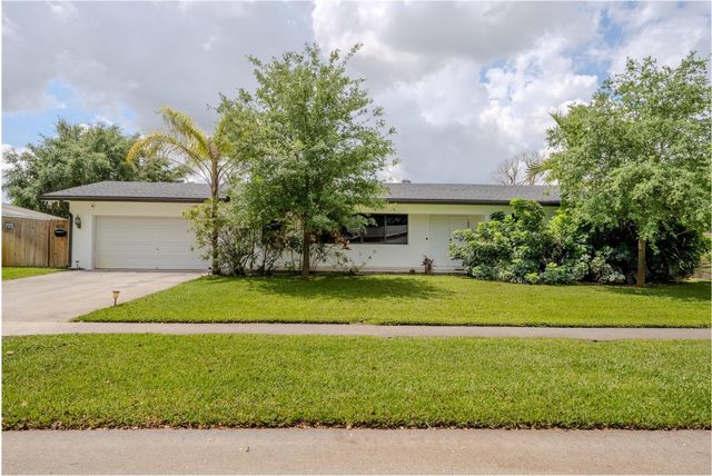 7520 NW 8th Court, Plantation, FL 33317