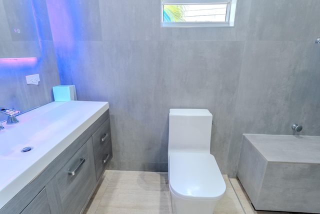 7520 NW 8th Court, Plantation, FL 33317