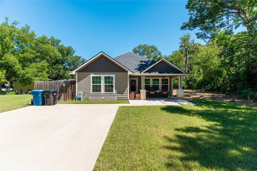 925 W Munson Street, Denison, TX 75020