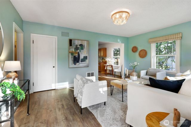 6712 18th Avenue SW, Seattle, WA 98106