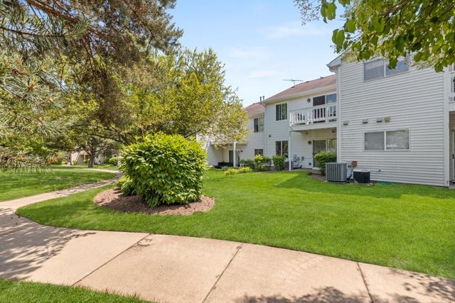 306 Sandpebble Lane 306, Aurora, IL 60504