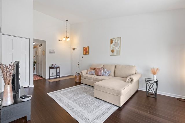 306 Sandpebble Lane 306, Aurora, IL 60504