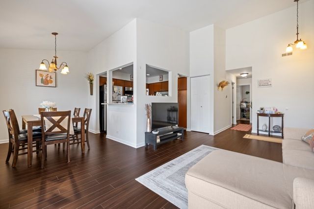 306 Sandpebble Lane 306, Aurora, IL 60504