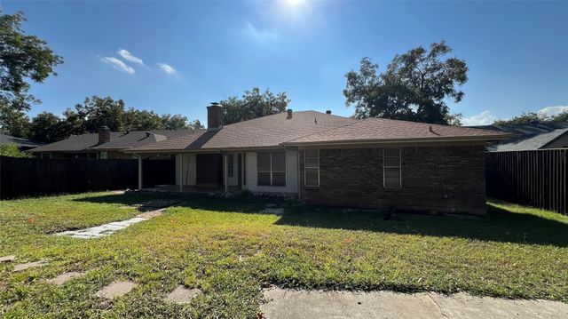 1915 Longmeadow Drive, Arlington, TX 76015