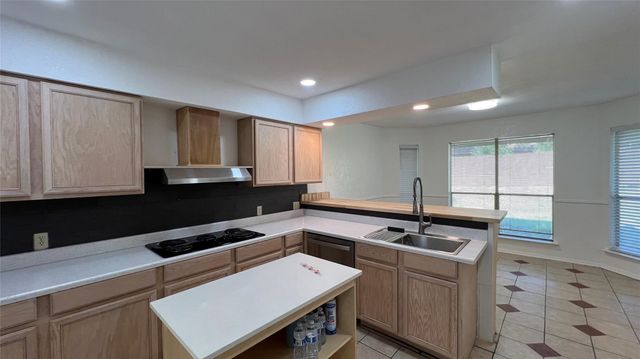 1915 Longmeadow Drive, Arlington, TX 76015