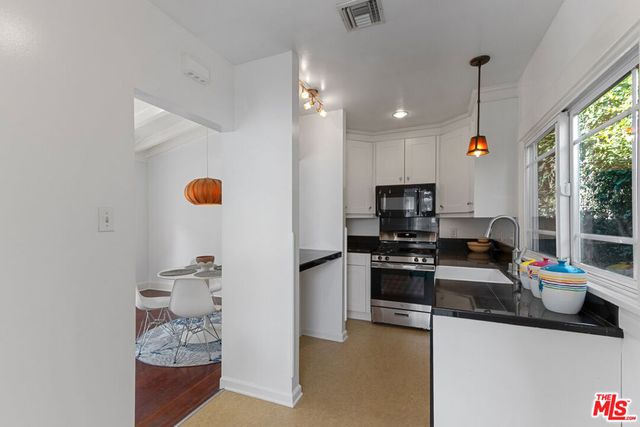 884 N Raymond Avenue, Pasadena, CA 91103
