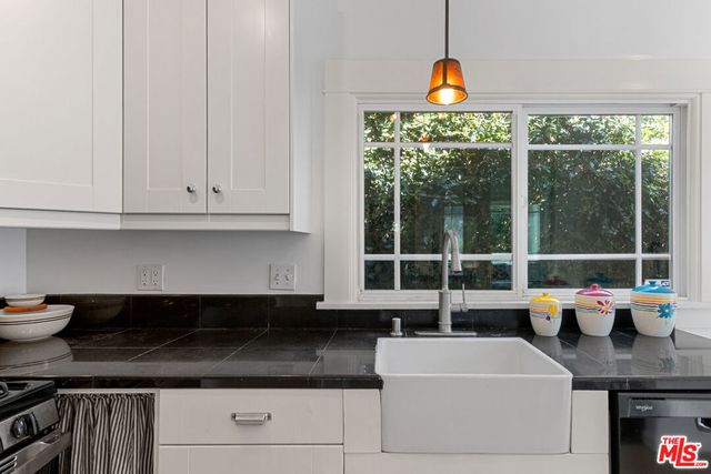 884 N Raymond Avenue, Pasadena, CA 91103