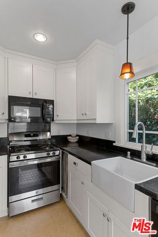 884 N Raymond Avenue, Pasadena, CA 91103