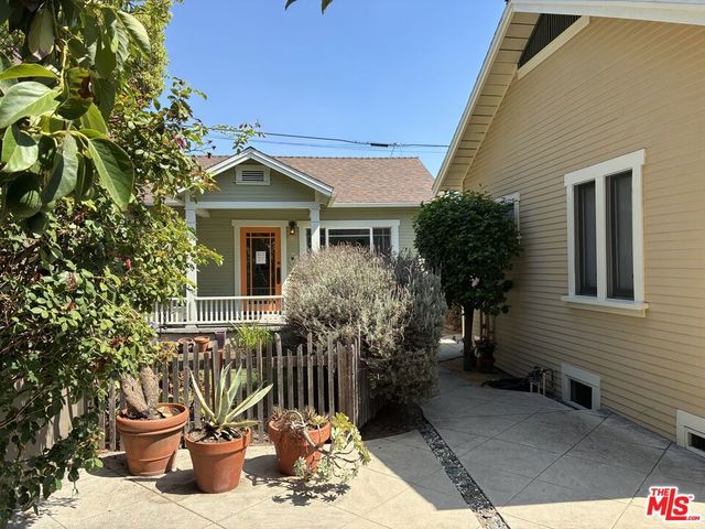 884 N Raymond Avenue, Pasadena, CA 91103