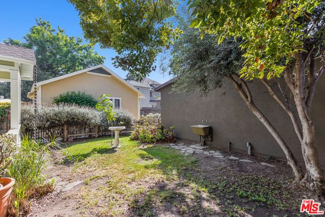 884 N Raymond Avenue, Pasadena, CA 91103