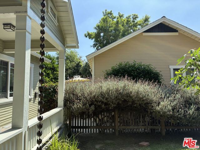884 N Raymond Avenue, Pasadena, CA 91103