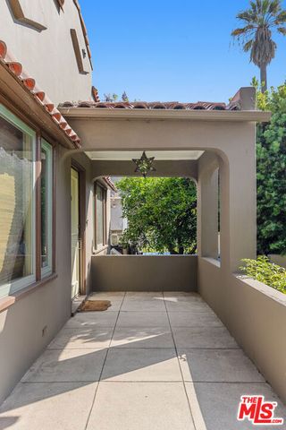 884 N Raymond Avenue, Pasadena, CA 91103
