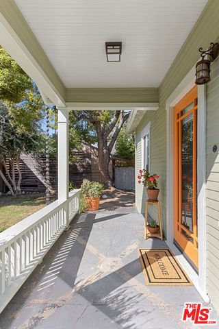 884 N Raymond Avenue, Pasadena, CA 91103
