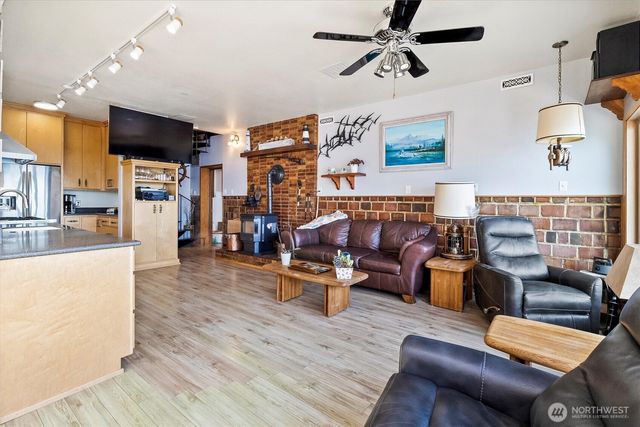 1442 Seacrest Drive, Lummi Island, WA 98262
