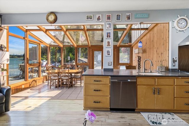1442 Seacrest Drive, Lummi Island, WA 98262