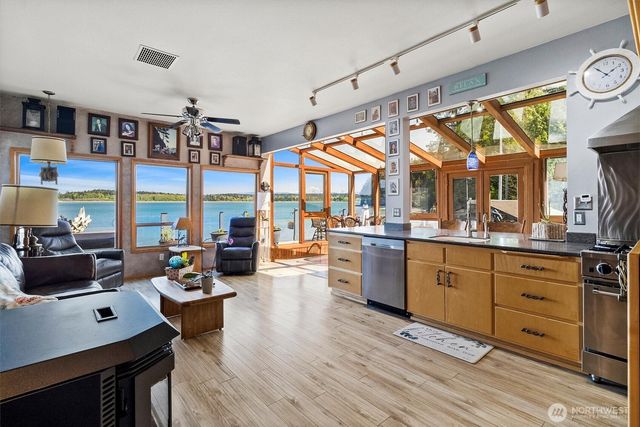1442 Seacrest Drive, Lummi Island, WA 98262