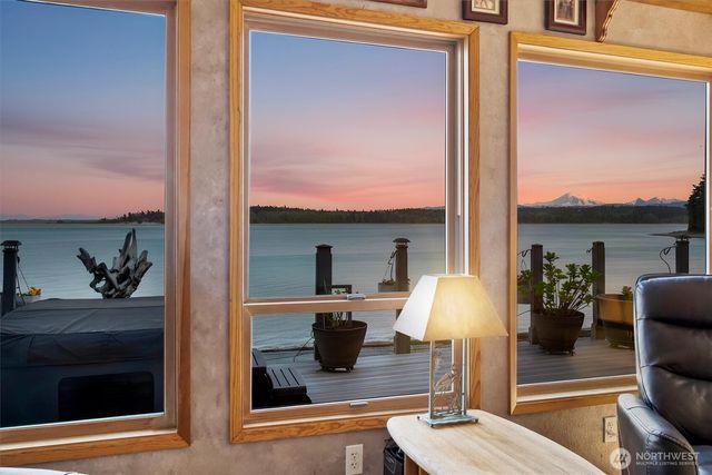 1442 Seacrest Drive, Lummi Island, WA 98262