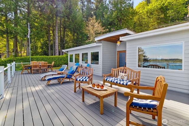 1442 Seacrest Drive, Lummi Island, WA 98262
