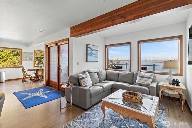 1442 Seacrest Drive, Lummi Island, WA 98262
