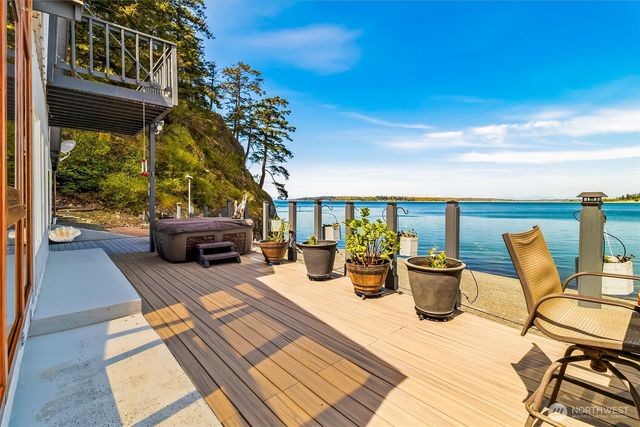 1442 Seacrest Drive, Lummi Island, WA 98262