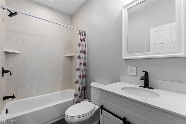 110 Carlisle Avenue, Mingo Junction, OH 43938