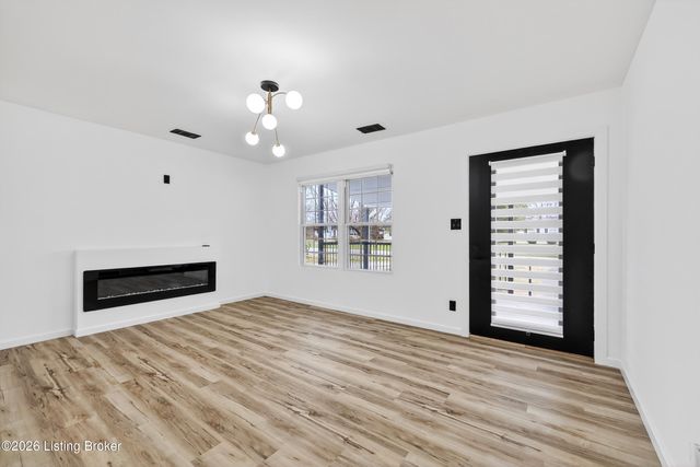 5813 Alanadale Dr, Louisville, KY 40272