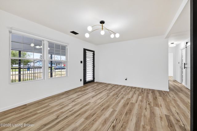 5813 Alanadale Dr, Louisville, KY 40272