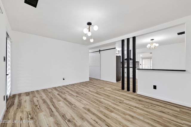 5813 Alanadale Dr, Louisville, KY 40272