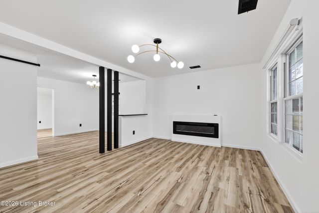 5813 Alanadale Dr, Louisville, KY 40272